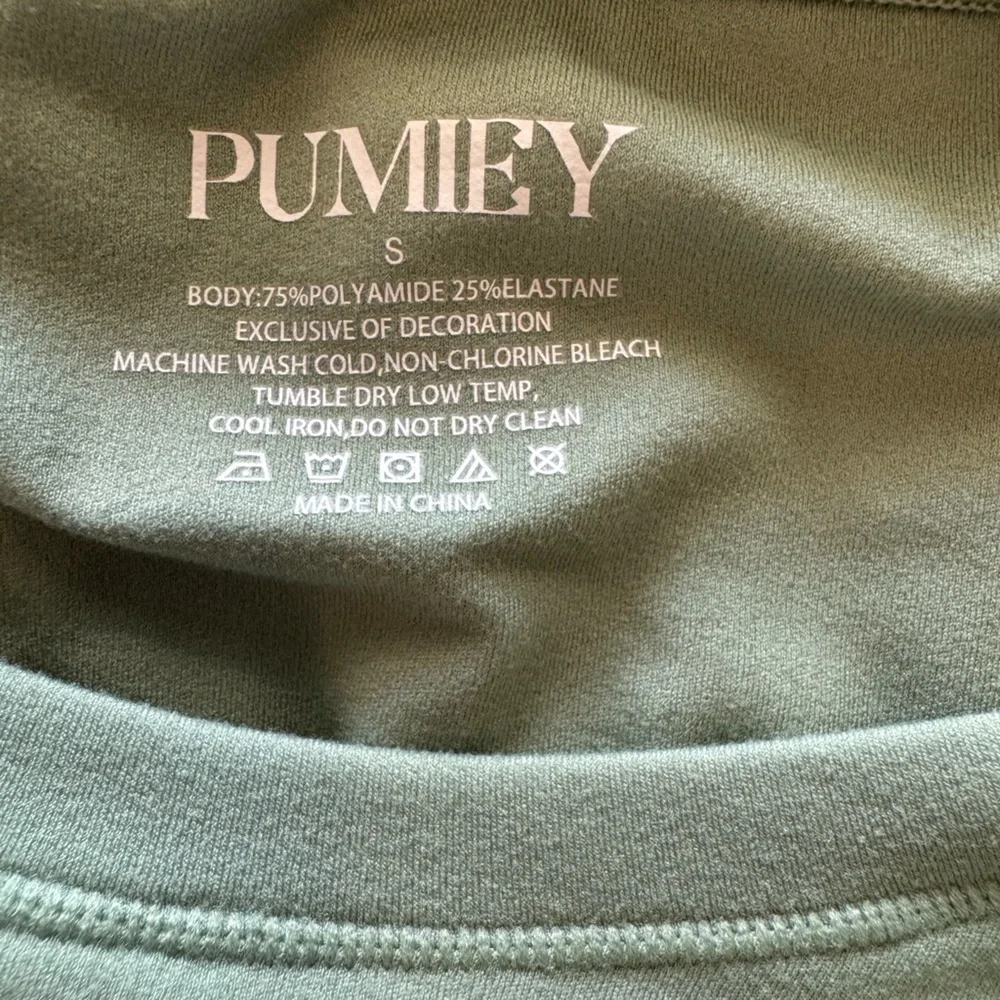 PUMIEY Women's Crew Neck Short Sleeve Thong Bodysuit - Picture 4 of 4